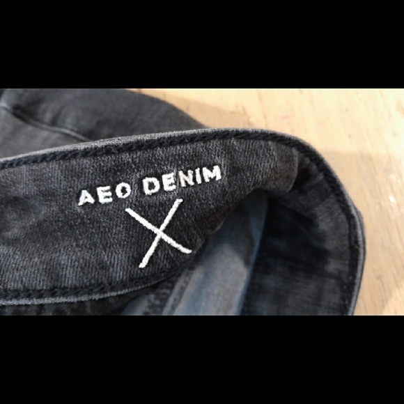 American Eagle distressed denim jean shorts - Picture 8 of 9